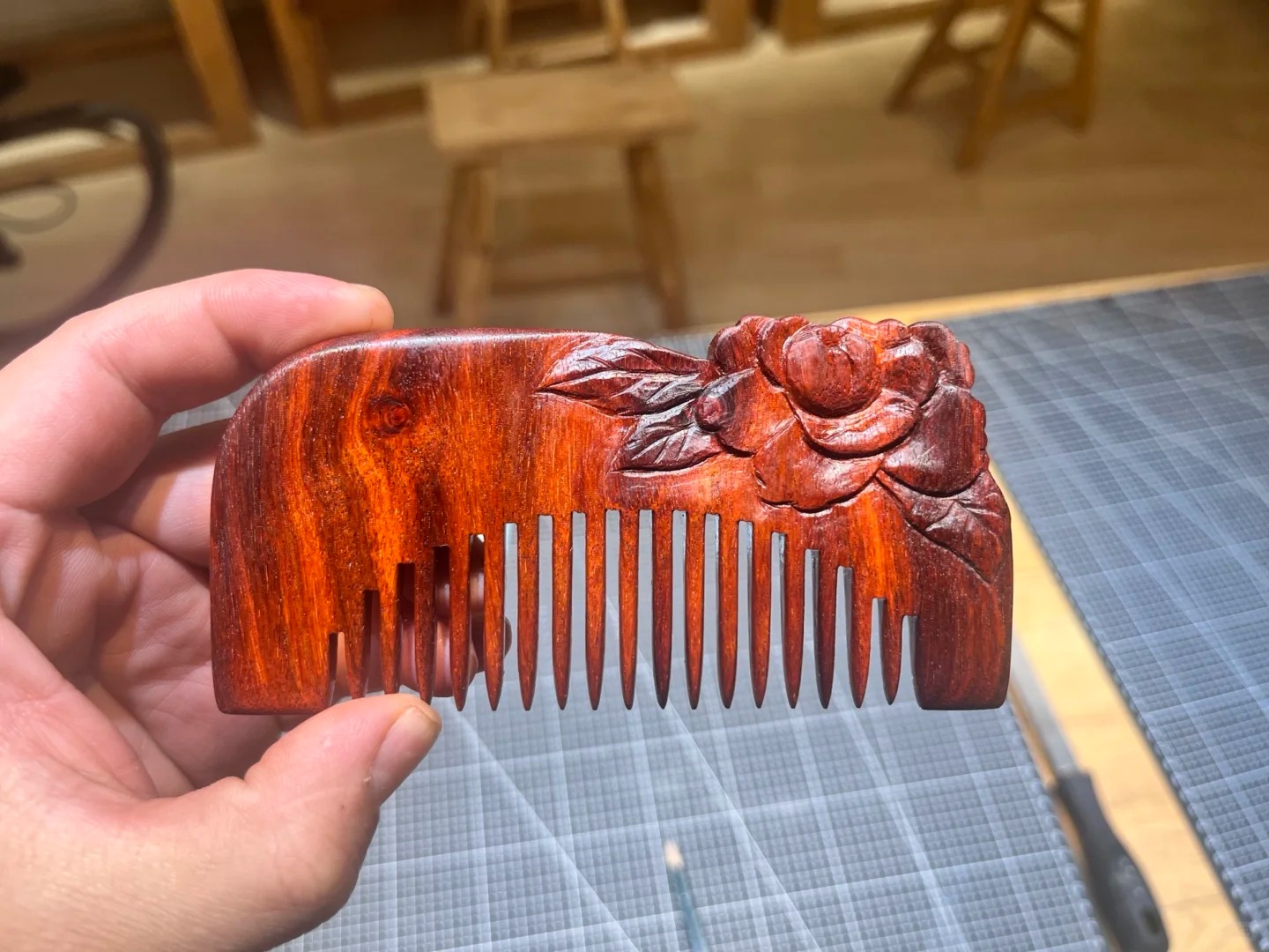 林涧木舍：用两天时间试图教会你做雕花木梳