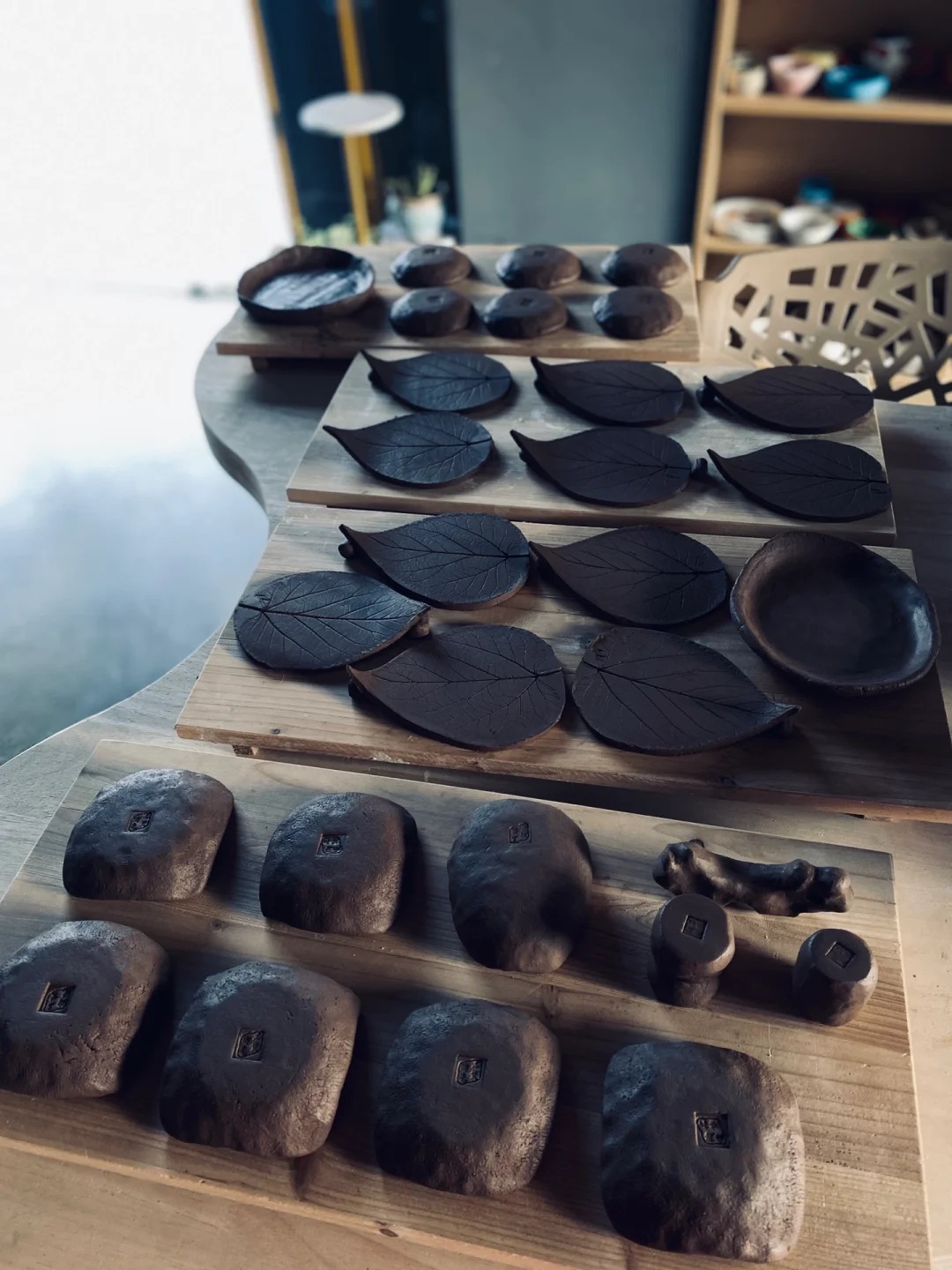 名煲陶艺：把树叶刻进泥里，就像把你刻在心里