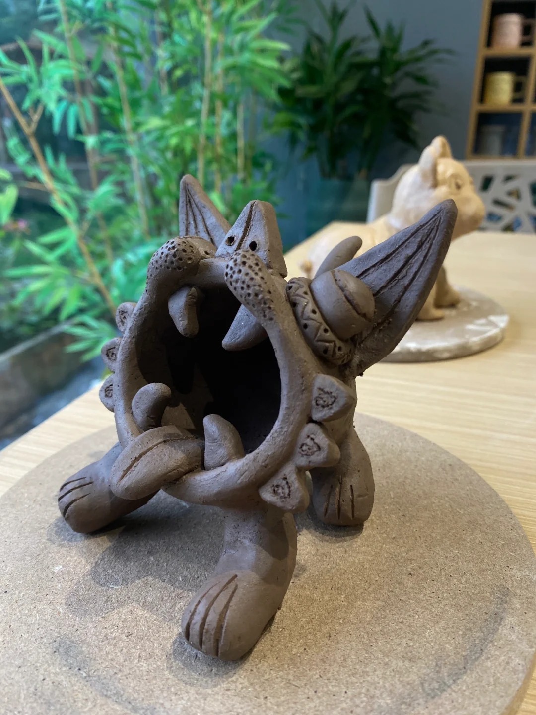 名煲陶艺：看起来有点开心的瓦猫