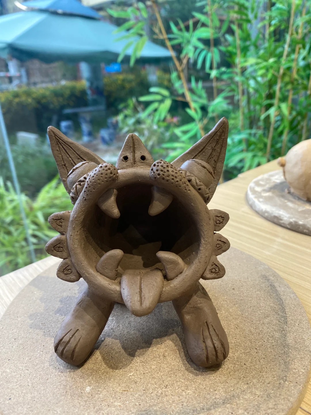 名煲陶艺：看起来有点开心的瓦猫