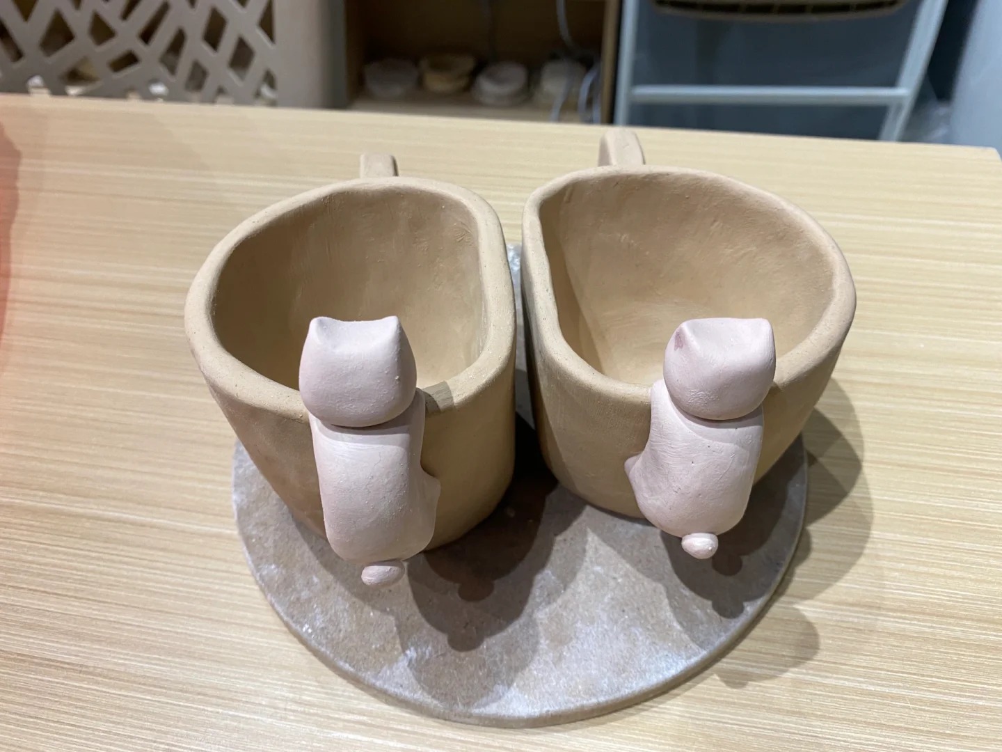 名煲陶艺：杯子上长了猫，猫咪有点萌