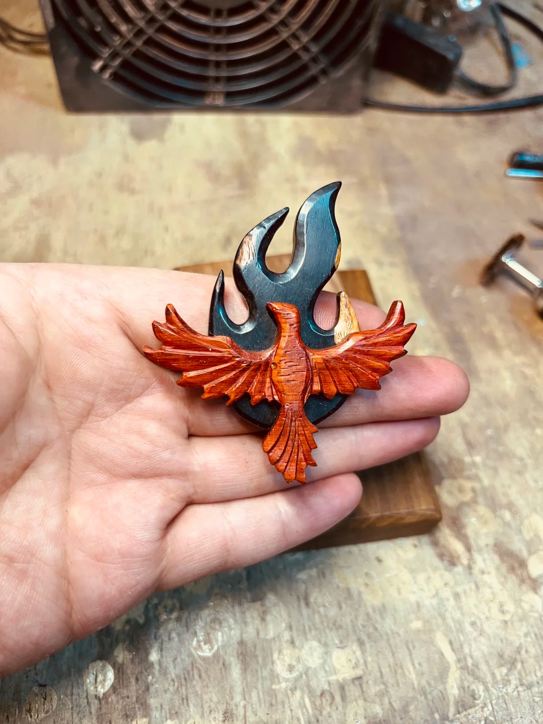 林涧木舍：火焰纹凤凰徽章