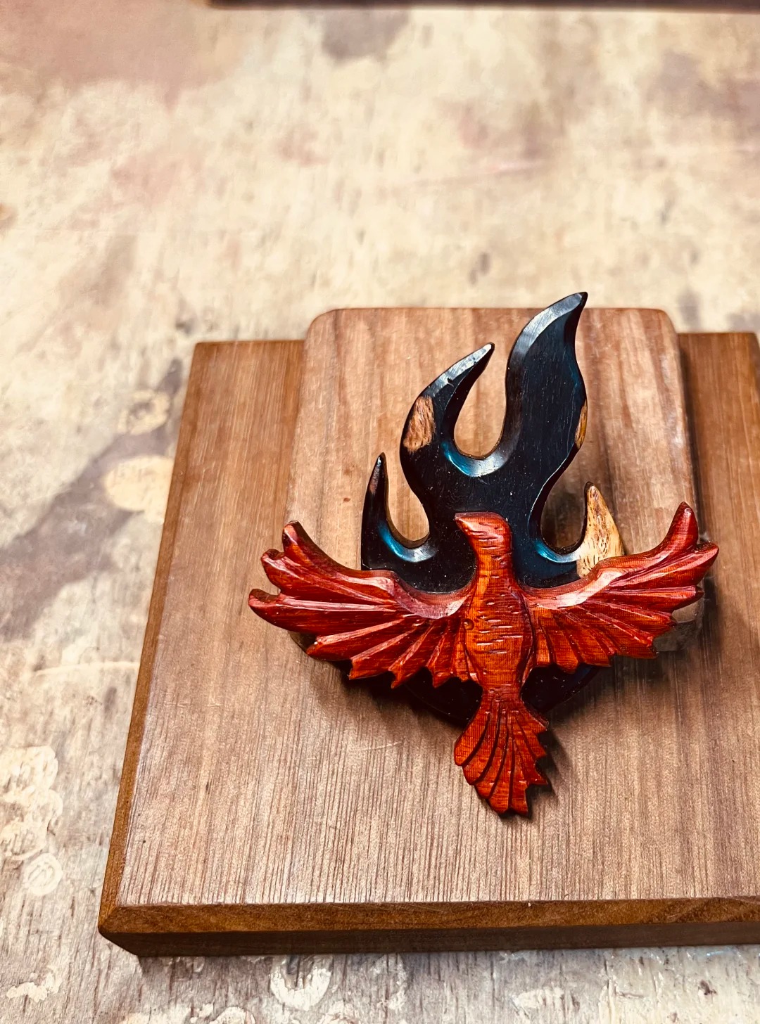 林涧木舍：火焰纹凤凰徽章