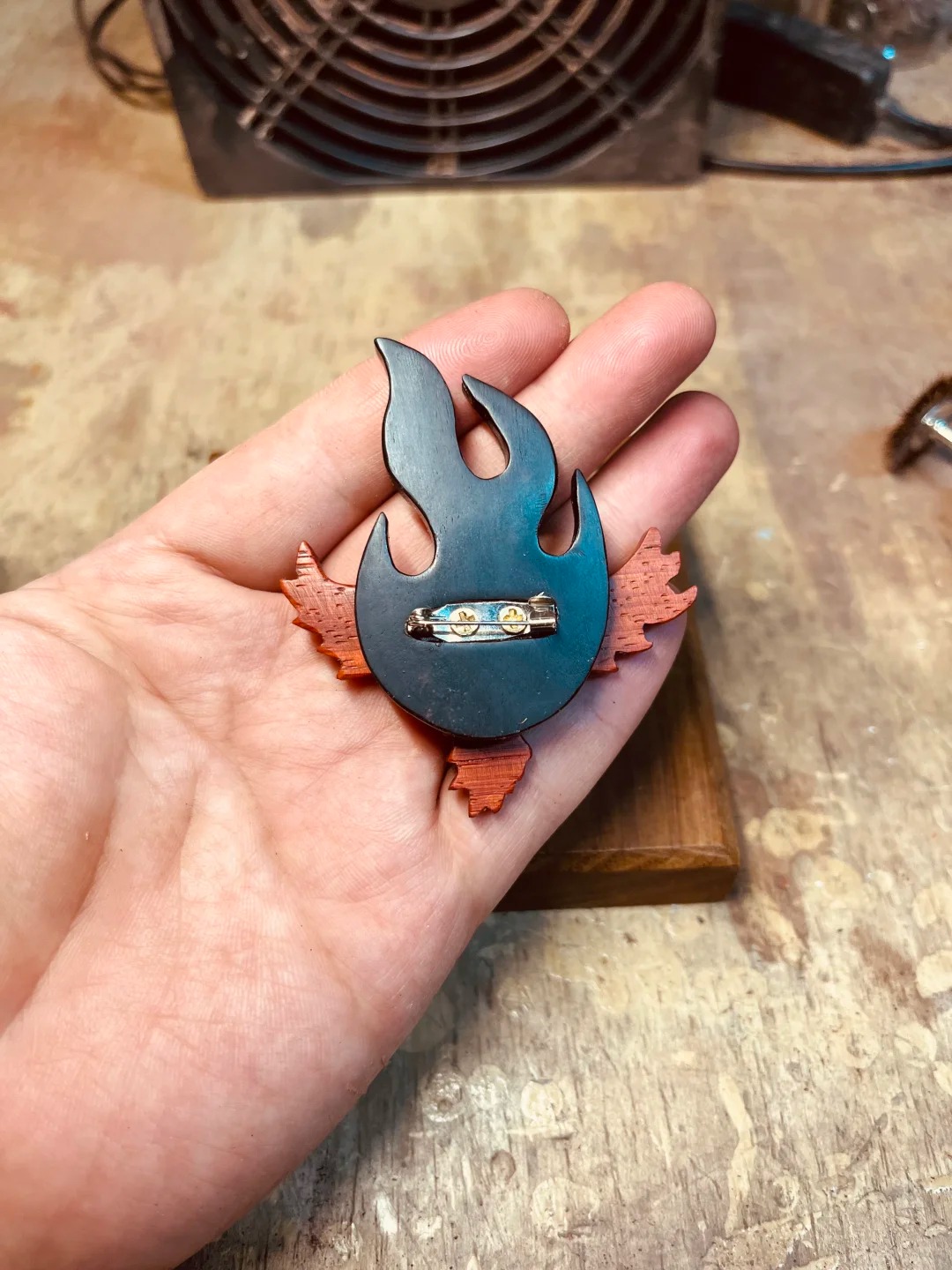 林涧木舍：火焰纹凤凰徽章