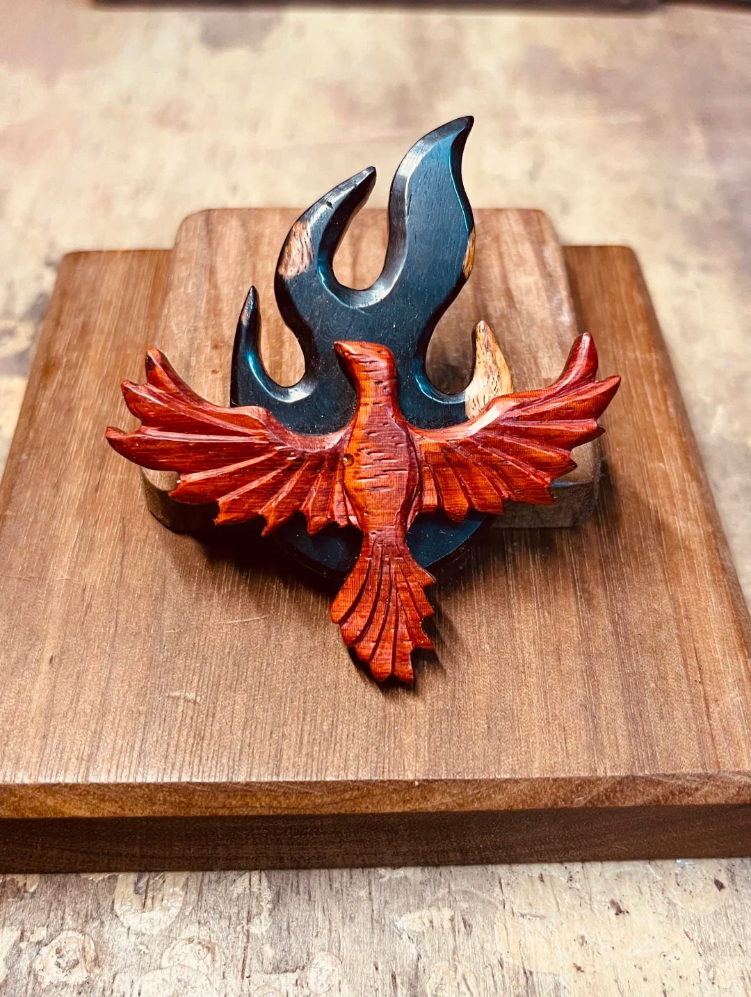 林涧木舍：火焰纹凤凰徽章